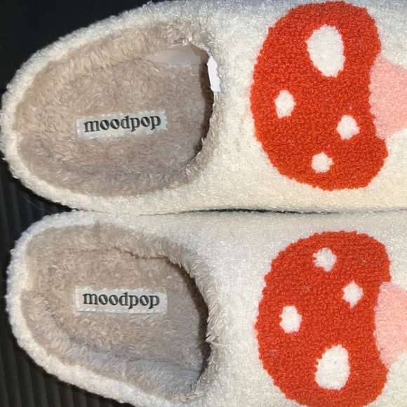 MOODPOP Mushroom Slippers - Picture 4 of 5